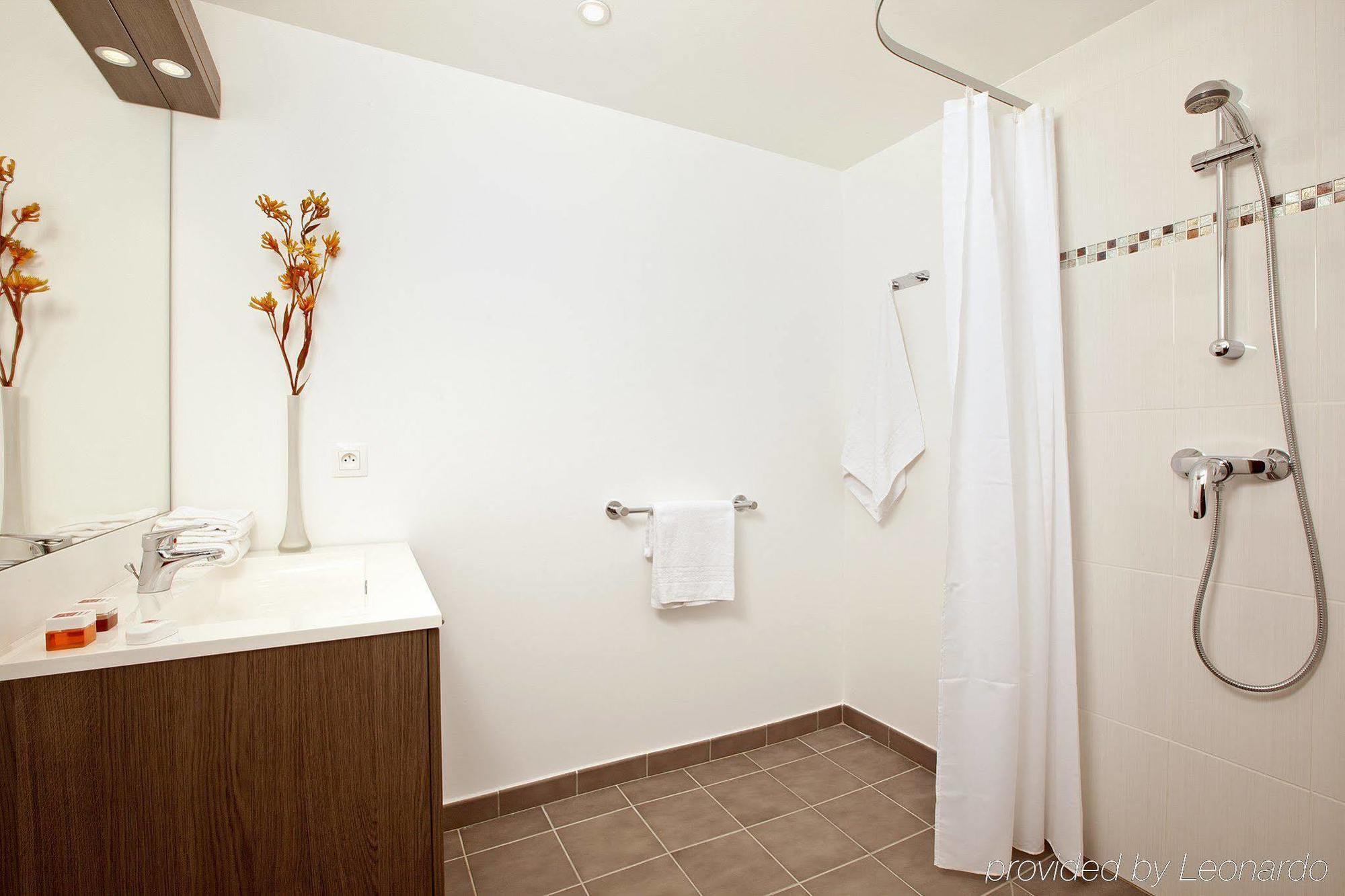 Sejours & Affaires Massy Atlantis Aparthotel Exterior photo